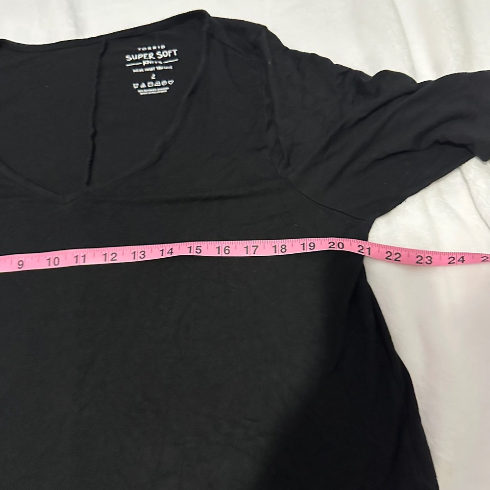 Torrid Super Soft Knits Black V-Neck Short Sleeve Tunic Top Size 2 - Picture 5 of 6